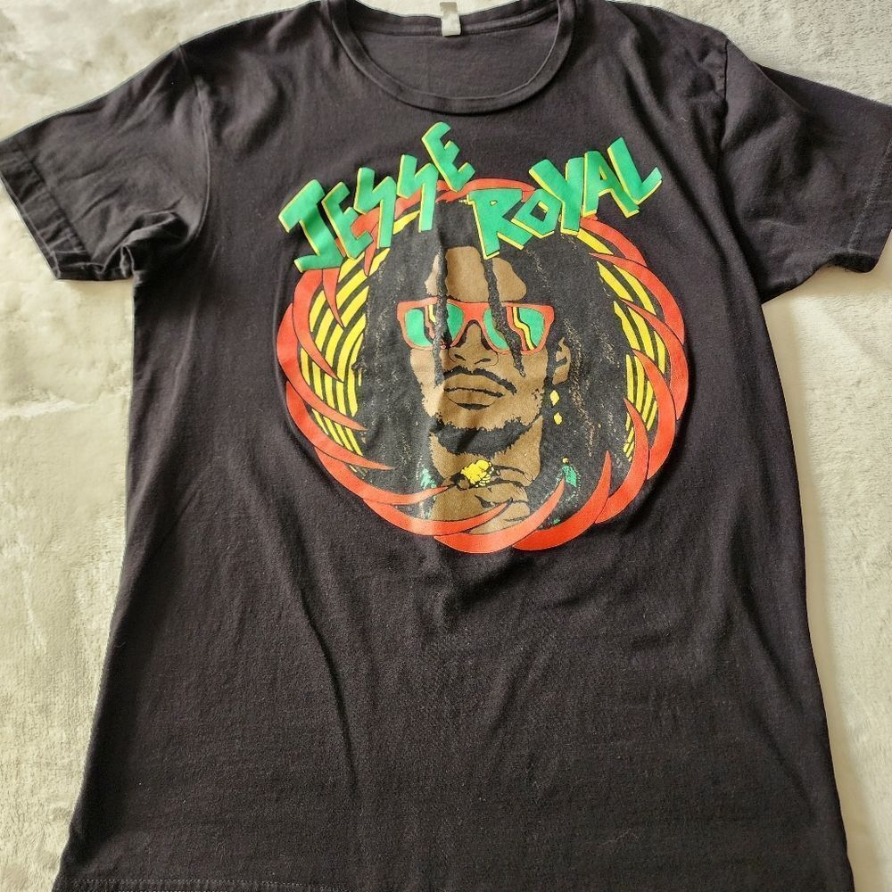 Cotton Heritage Jesse Royal Tshirt With Graphics Size Medium